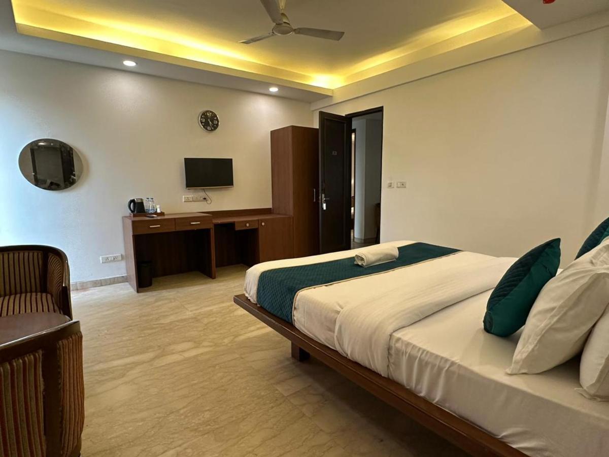 Hotel The Imperio New Delhi Bagian luar foto