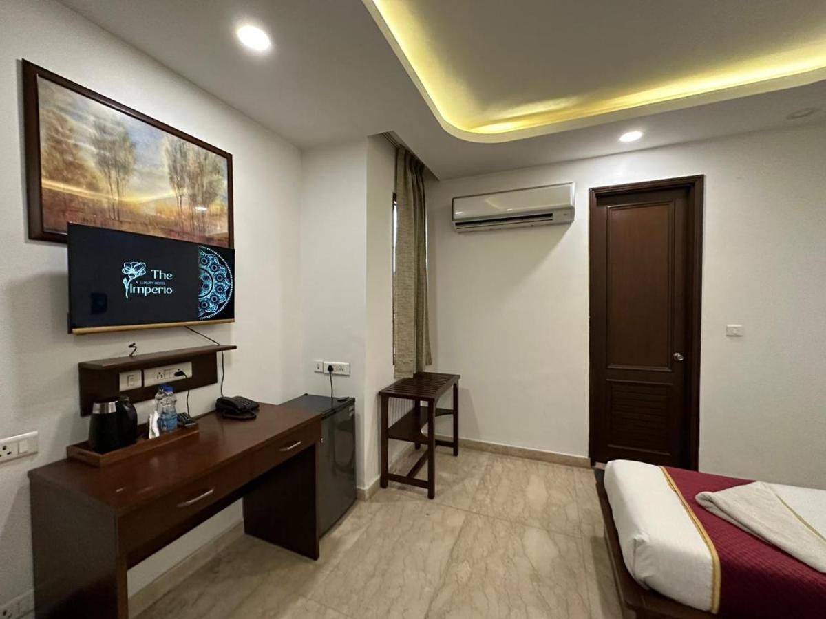 Hotel The Imperio New Delhi Bagian luar foto
