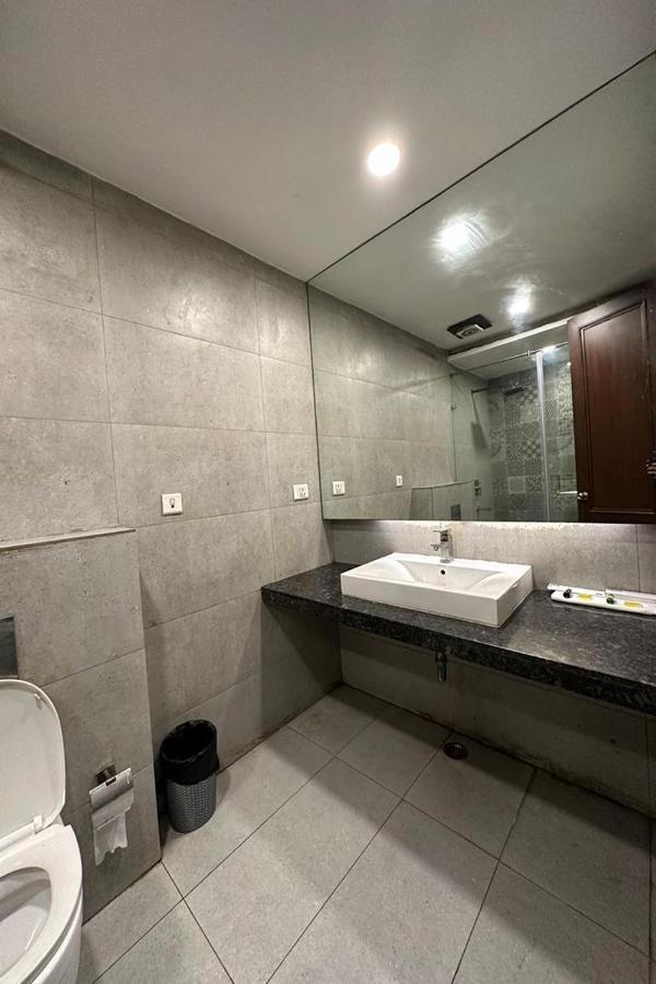 Hotel The Imperio New Delhi Bagian luar foto